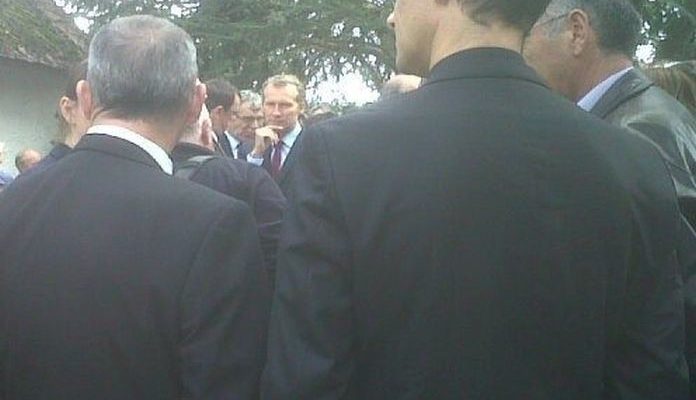 Le député socialiste Guillaume Garot tout au centre de la photo (C) leglob-journal