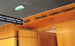 L'entrée de la grande salle du tribunal correctionnel de LAVAL - © lelglob-journal.fr