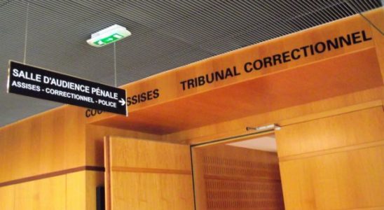 L'entrée de la grande salle du tribunal correctionnel de LAVAL - © lelglob-journal.fr