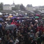 A laval, près de 800 personnes pour dire le 7 mai votons Liberté, Egalité, Fraternité!