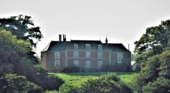 Le château vu de la rivière, en contrebas