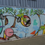 Des graffitis décoratifs sur la façade de Saint Nicolas à Laval - © leglob-journal