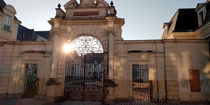 L'entrée principale du lycée Ambroise Paré - © leglob-journal.fr