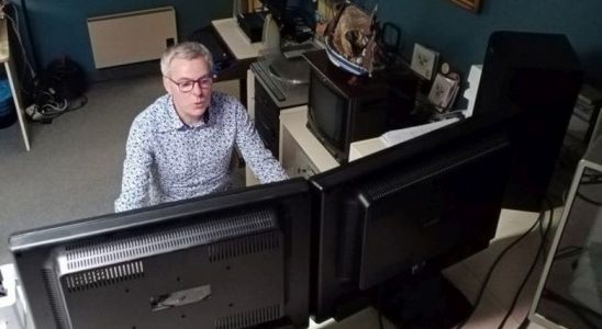 Stéphane Piau à son pupitre de montage