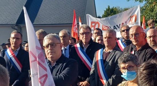 Dans la foule des anonymes, des élus...