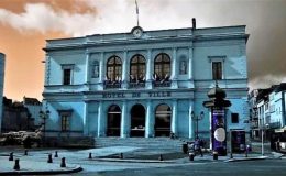 L'hotel de ville de Laval en Mayenne - Photo leglob-journal.fr