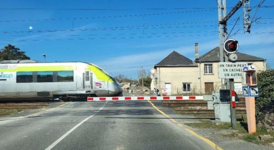 Le passage a niveaux de Neau en Mayenne en Février 2023 - © leglob-journal.fr
