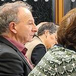 A L'Huisserie, le maire Jean-Pierre Thiot pendant le conseil municipal où le rapport de la CRC a été rendu public - © leglob-journal.fr