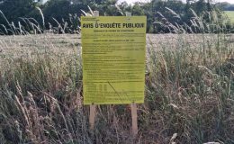 L'un des panneaux officiels annonçant l’enquête publique - © leglob-journal.fr