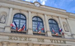 L’hôtel de ville sans drapeau palestinien en ce lundi 22 septembre 2025 - © leglob-journal.fr