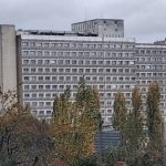 L'hopital de Laval vue de loin - © leglob-journal.fr