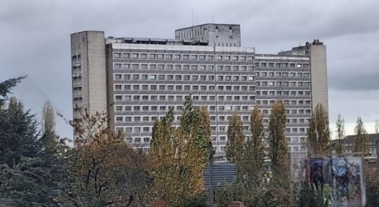 L'hopital de Laval vue de loin - © leglob-journal.fr