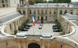 La cour de l’Hôtel Matigon - image libre de droit