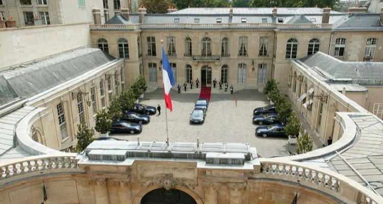 La cour de l’Hôtel Matigon - image libre de droit