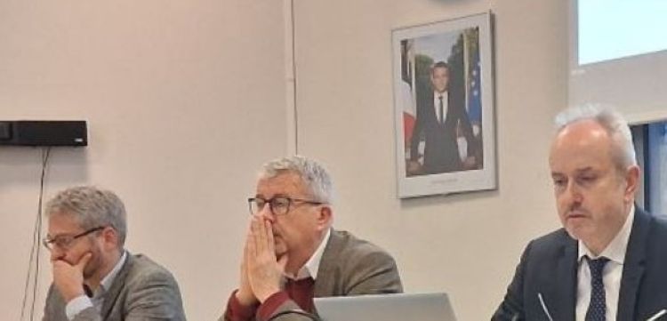 Dans une des salles de réunions de l'Inspection d'académie de la Mayenne - leglob-journal.fr