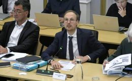 Le maire de Laval Florian Bercault lors du conseil municipal de Novembre 2025 - capture écran Youtube