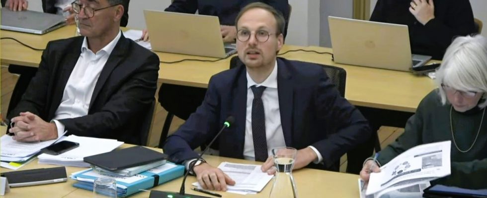 Le maire de Laval Florian Bercault lors du conseil municipal de Novembre 2025 - capture écran Youtube