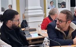 Guillaume Agostino en conseil municipal à Laval avec Kamel Ogi - © leglob-journal.fr