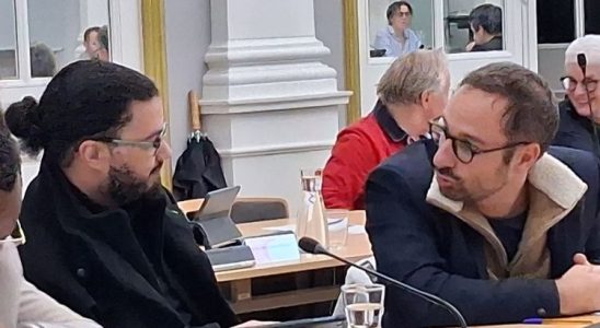 Guillaume Agostino en conseil municipal à Laval avec Kamel Ogi - © leglob-journal.fr