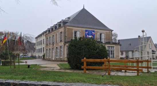 L’hôtel de ville d'Evron en Mayenne - © leglob-journal.fr