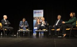 Lors du débat sur la Sécurité à Laval avec Samia Soultani-Vigneron -© leglob-journal.fr