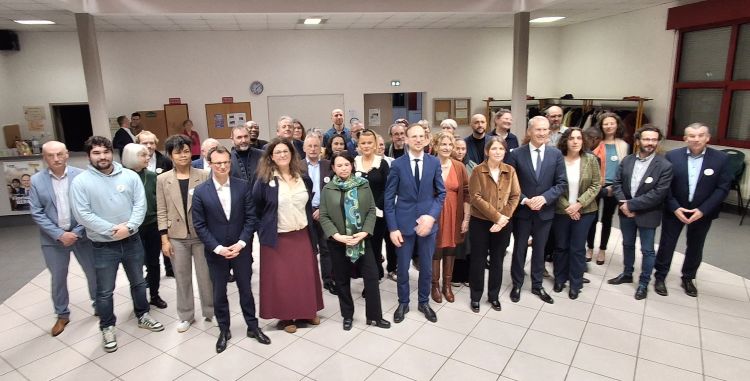 Photo de la liste de Florian Bercault aux Fourches à à Laval lors de la présentation de la liste - © leglob-journal.fr