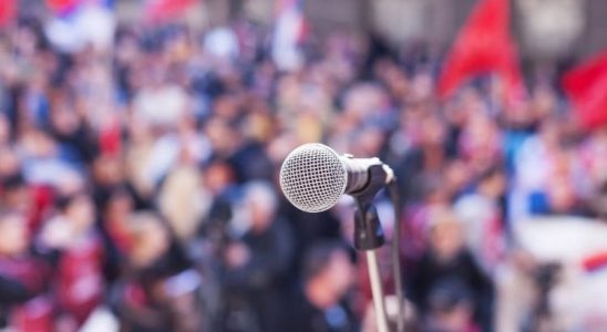 Rassemblement politique en vue d'élections - © Mihajlo Maricic Canva