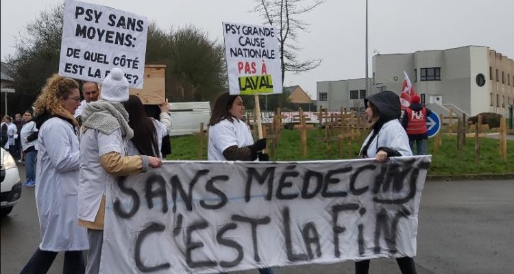 La banderole de début de cortège - © leglob-journal.fr