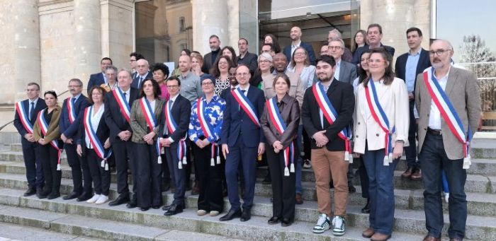 Photo du conseil municipal de Laval après l'installation du maire Florian Bercault -© leglob-journal.fr