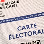 La carte d'électeur qui permet de choisir et de faire vivre la démocratie - © leglob-journal.fr