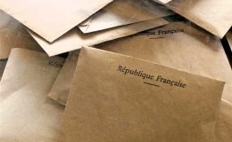Une enveloppe pour contenir un bulletin officiel lors d'une élection en France
