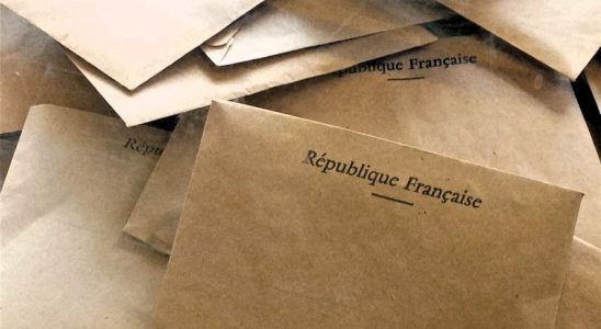 Une enveloppe pour contenir un bulletin officiel lors d'une élection en France