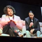 Kamel Ogbi lors de la soirée JCE à la salle polyvalente de Laval - © leglob-journal.fr