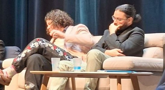 Kamel Ogbi lors de la soirée JCE à la salle polyvalente de Laval - © leglob-journal.fr