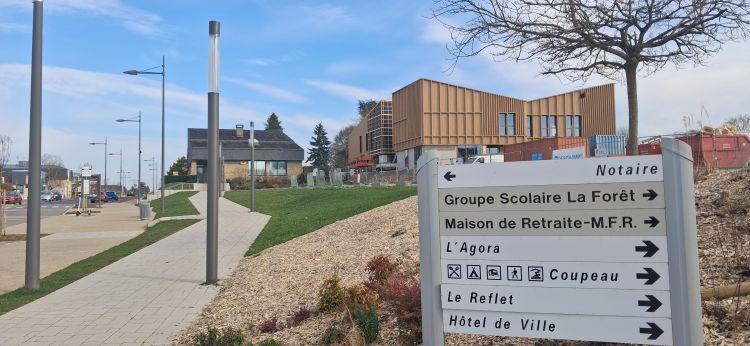 Le nouvelle hôtel de ville en construction à Saint Berthevin - © leglob-journal.fr