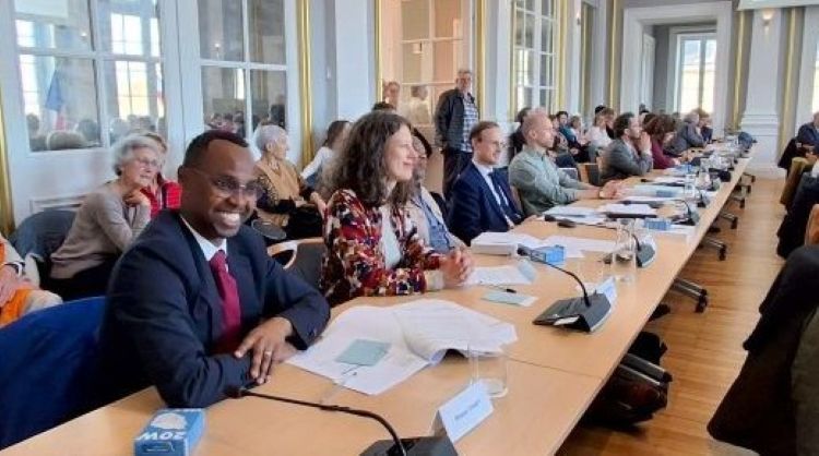 Rihaoui Chanfi au premier plan elu au conseil municipal acte 2 de Laval © leglob-journal.fr