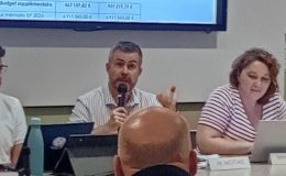 Adrien Motais en conseil municipal a Mayenne - © leglob-journal.fr