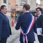 Lors de l'installation du maire de Laval; ici Florian Bercault avec son écharpe tricolore et les deux élus du RN -© leglob-journal.fr