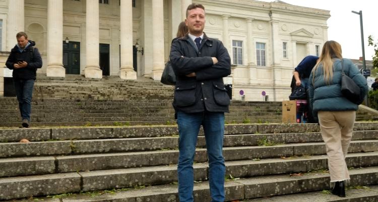 Jean-Eudes Gannat devant le tribunal avant son procès à Angers - © MP leglob-journal..fr