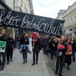 La mobilisation du personnel du lycée Rousseau, ce mardi 19 mai 2026, symbolisée par une phrase : «le lycée perd ses couleurs» - © leglob-journal.fr