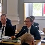 Florian Bercault, maire de Laval et son adjoint aux finances, Antoine Caplan, les deux maîtres de cérémonie de ce conseil municipal du 1er juin 2026 - © leglob-journal.fr