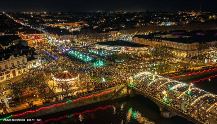 Laval de nuit, illuminée, dans le cadre des Lumières en fin d'année 2025 - Image Ville de Laval Kevin Rouschausse