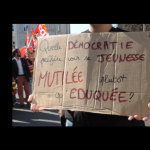 Une pancarte sur le mouvement lycéen a Laval - ® leglob-journal.fr