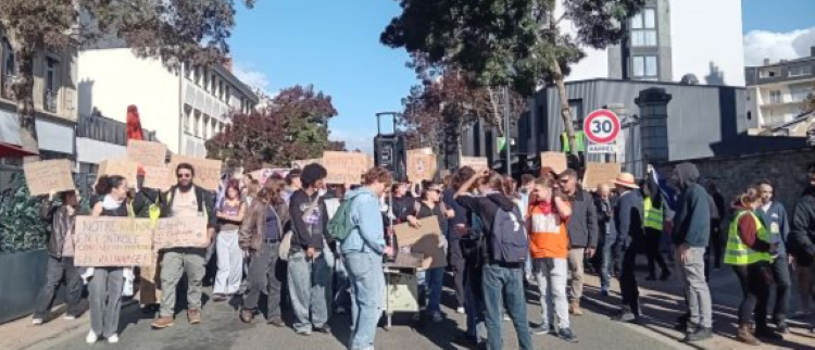 Manif lycéens Laval 17 octobre 2026 ® leglob-journal.fr